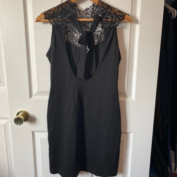 ModCloth black cocktail dress! Size L fits more like a medium - Picture 2 of 2